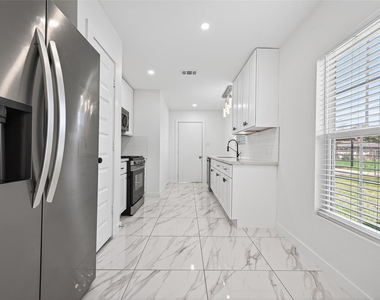 2202 Alabama Street - Photo Thumbnail 11