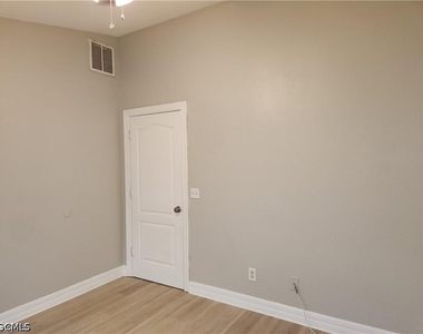 827 Ne 23rd Terrace - Photo Thumbnail 15
