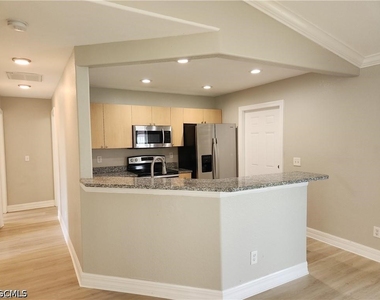 827 Ne 23rd Terrace - Photo Thumbnail 4