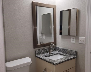 827 Ne 23rd Terrace - Photo Thumbnail 9