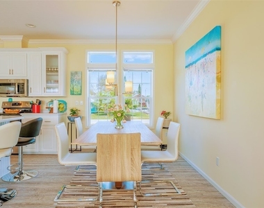 1084 E Anchor Lane - Photo Thumbnail 4