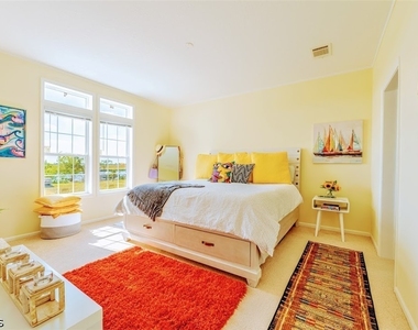 1084 E Anchor Lane - Photo Thumbnail 9