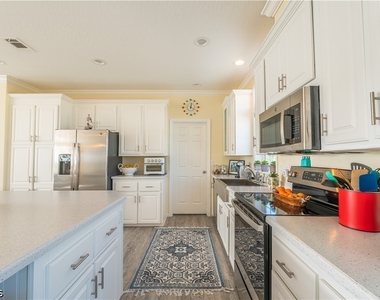 1084 E Anchor Lane - Photo Thumbnail 2