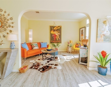 1084 E Anchor Lane - Photo Thumbnail 7