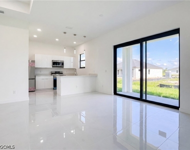 477 Rayford Street - Photo Thumbnail 3