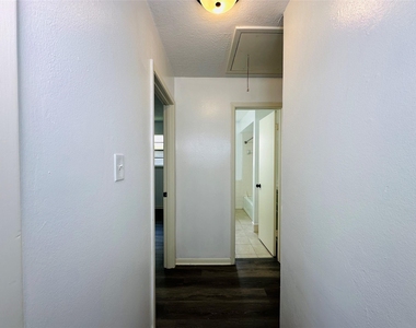 1011 Mccall Avenue - Photo Thumbnail 8
