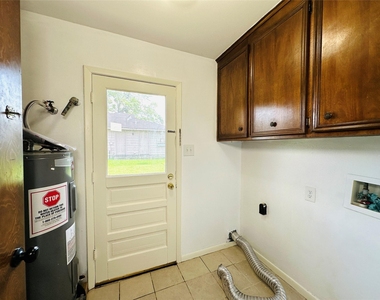 1011 Mccall Avenue - Photo Thumbnail 7