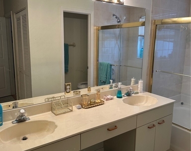 306 Emerald Bay Circle - Photo Thumbnail 16