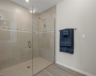 14680 Edgewater Circle - Photo Thumbnail 14