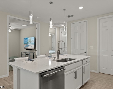 14680 Edgewater Circle - Photo Thumbnail 5