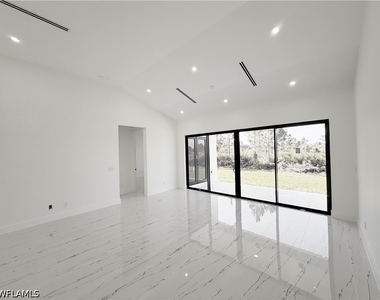 2607 49th Street W - Photo Thumbnail 8