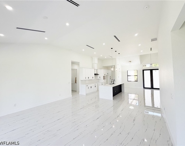2607 49th Street W - Photo Thumbnail 11