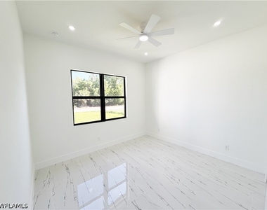 2607 49th Street W - Photo Thumbnail 16