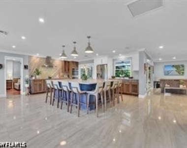1902 Princess Court - Photo Thumbnail 2