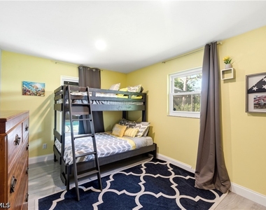 1902 Princess Court - Photo Thumbnail 21