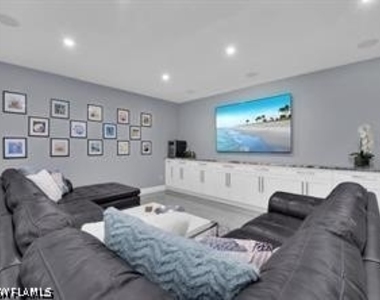 1902 Princess Court - Photo Thumbnail 21