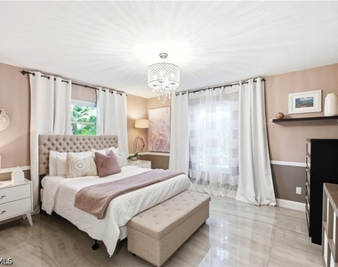 1902 Princess Court - Photo Thumbnail 18