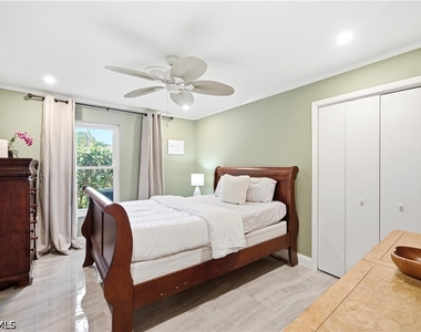 1902 Princess Court - Photo Thumbnail 20