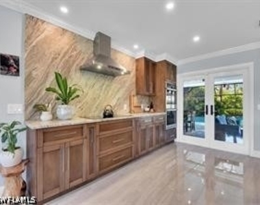 1902 Princess Court - Photo Thumbnail 4