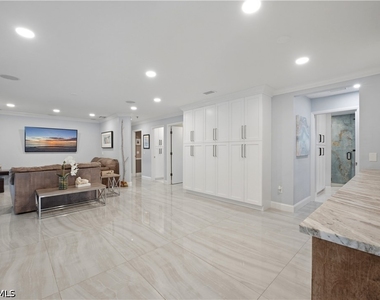 1902 Princess Court - Photo Thumbnail 9