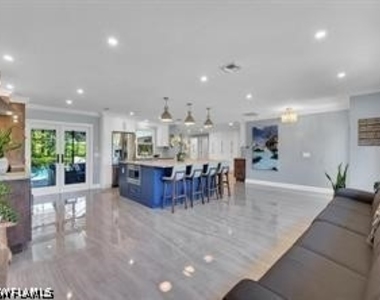 1902 Princess Court - Photo Thumbnail 6