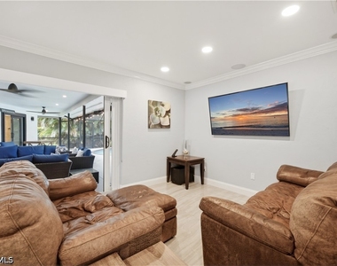 1902 Princess Court - Photo Thumbnail 11
