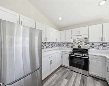 4621 25th Street Sw - Photo Thumbnail 4