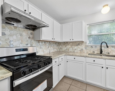 8366 Golf Green Circle - Photo Thumbnail 14