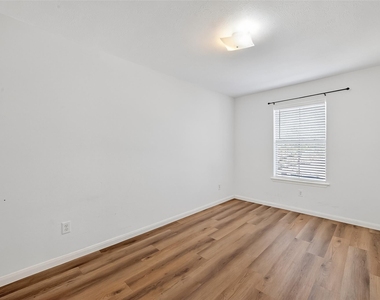 8366 Golf Green Circle - Photo Thumbnail 18