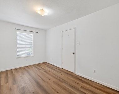 8366 Golf Green Circle - Photo Thumbnail 19