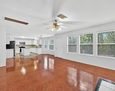 8366 Golf Green Circle - Photo Thumbnail 11