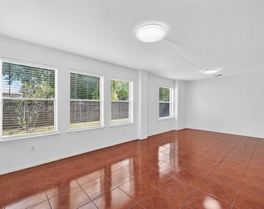 8366 Golf Green Circle - Photo Thumbnail 7
