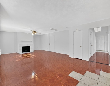 8366 Golf Green Circle - Photo Thumbnail 9