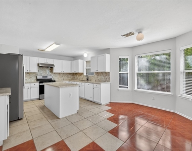 8366 Golf Green Circle - Photo Thumbnail 10