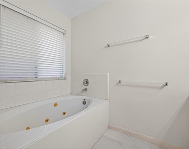 8366 Golf Green Circle - Photo Thumbnail 27