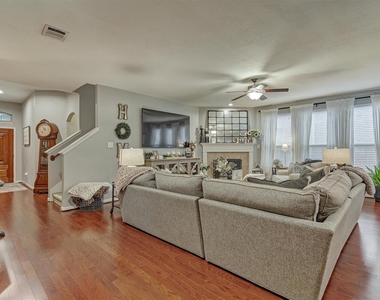 204 Forest Peak Way - Photo Thumbnail 8