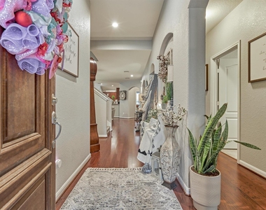 204 Forest Peak Way - Photo Thumbnail 4