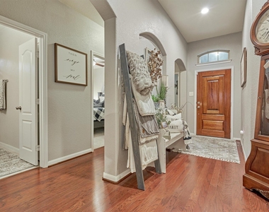 204 Forest Peak Way - Photo Thumbnail 6