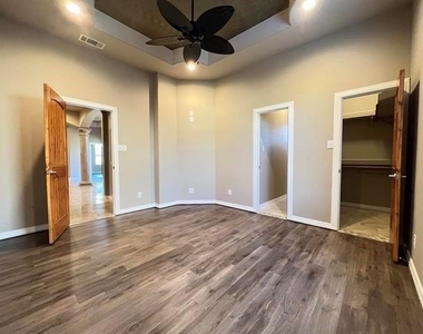 6030 Queens Court - Photo Thumbnail 18