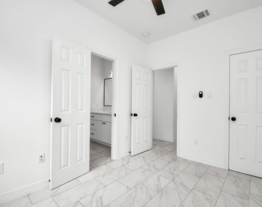 9003 Prairie View Drive - Photo Thumbnail 15