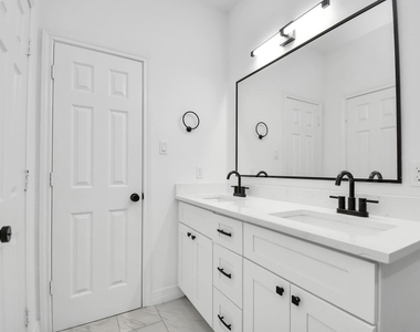 9003 Prairie View Drive - Photo Thumbnail 13