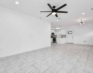 9003 Prairie View Drive - Photo Thumbnail 7