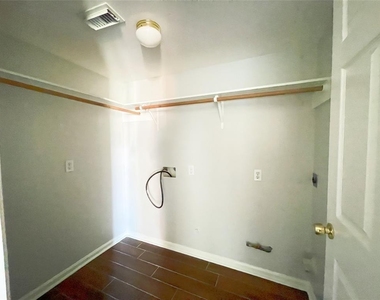 6638 Chantalle Drive - Photo Thumbnail 14