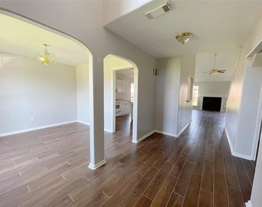 6638 Chantalle Drive - Photo Thumbnail 2