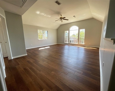 6638 Chantalle Drive - Photo Thumbnail 16
