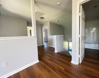 6638 Chantalle Drive - Photo Thumbnail 20