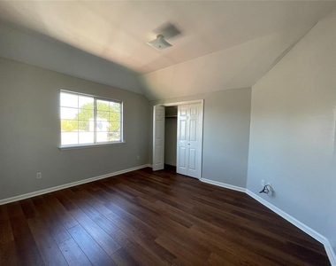 6638 Chantalle Drive - Photo Thumbnail 22