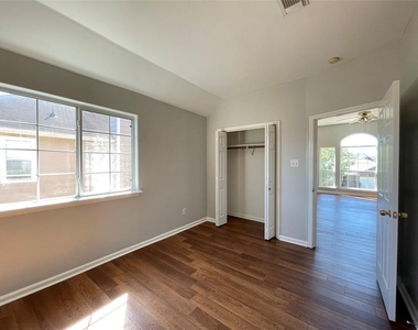 6638 Chantalle Drive - Photo Thumbnail 19