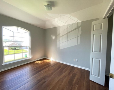 6638 Chantalle Drive - Photo Thumbnail 21