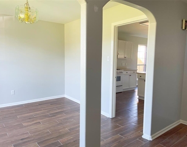6638 Chantalle Drive - Photo Thumbnail 3